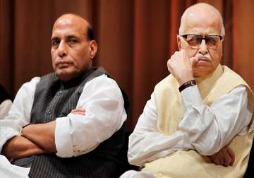 advani bjp must join hands with other parties to defeat congress