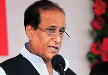 advani is a leader of weak character says azam khan