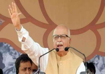 advani compares bengal with gujarat