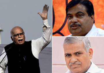 advani lashes out at bjp leadership in his blog