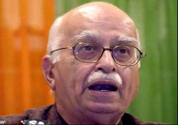 advani s dig at upa if all s well who are the three idiots