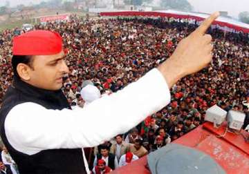 akhilesh attacks mayawati on corruption