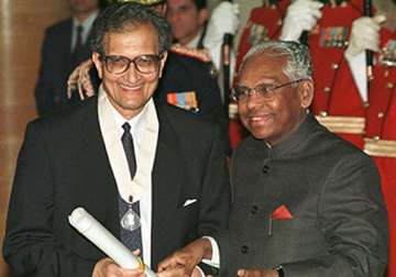 amartya sen offers to return bharat ratna if vajpayee asks