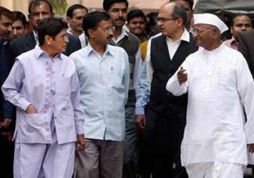 anna hazare group meets in delhi to decide future strategy