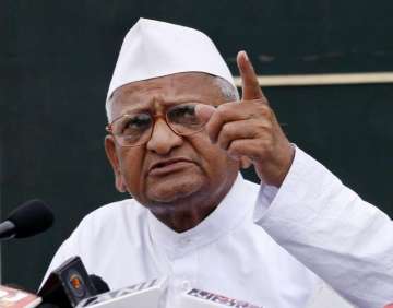 anna distances himself from kejriwal line