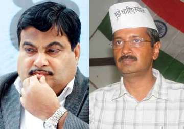 defamation delhi judge asks gadkari kejriwal to shake hands kejriwal refuses to withdraw case