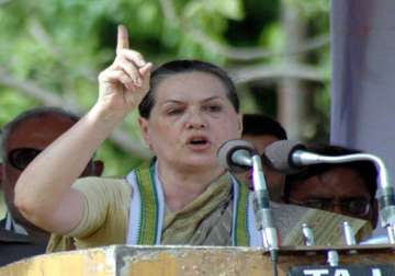 as rahul trashes ordinance sonia praises manmohan s governance