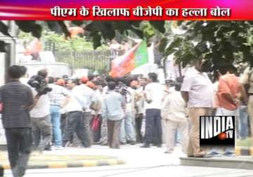 bjp youth wing demonstrates near pm house 200 detained