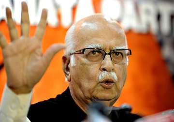 bjp to sit in opposition if it fails to obtain majority says advani