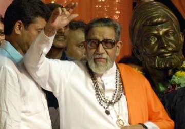 bal thackeray admitted to lilavati hospital for check up