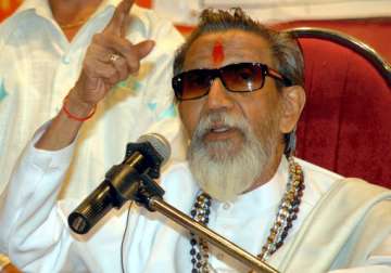bal thackeray on oxygen not eating anything
