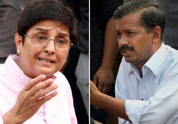 bedi fires salvo at kejriwal wants anna to step in