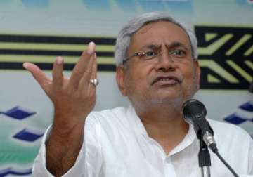 bihar midday meal congress refrains from attacking nitish