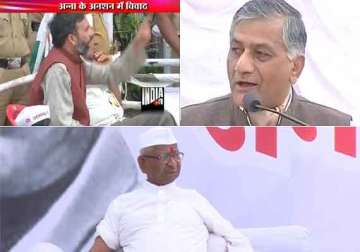 anna hazare orders aap leader gopal rai to leave fast venue after spat with gen v k singh