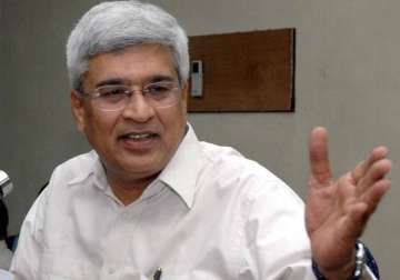cpi m asks cong to build consensus on candidate