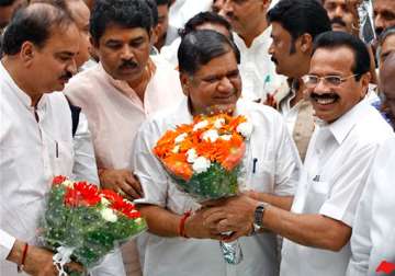 caste factor makes shettar win karnataka top job