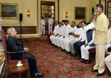 chandrababu meets president requests him to halt ap bifurcation