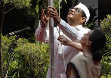 congress president hoists national flag at party headquarters