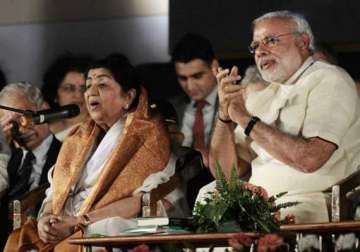 congress unhappy over lata mangeshkar sharing dais with modi