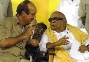 congress fails to persuade dmk on fdi issue