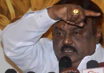 dmdk cadres say no to alliance vijayakant to decide later