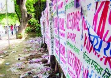 delhi elections over 3 000 public complaints of defacement