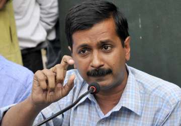 delhi police warns kejriwal against gheraoing pm s residence