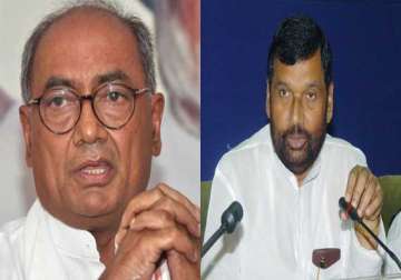 digvijay singh meets paswan to discuss pre poll alliance