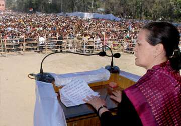 don t elect a big liar as pm says sonia