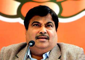 don t solely rely on modi wave nitin gadkari to bjp workers