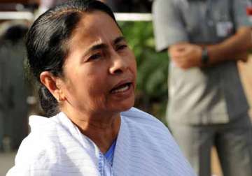 five sfi activists arrested for heckling mamata minister