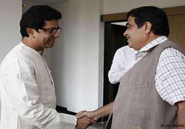 gadkari meets raj thackeray discusses political situation