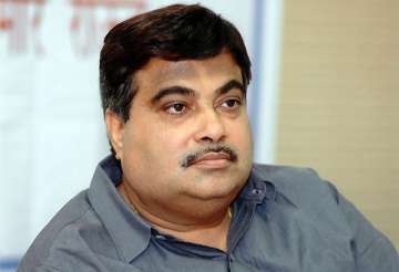 gadkari asks cadre to put party ideology above self