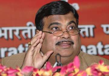 gadkari asks farmers not to commit suicide