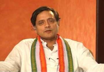 govts must use social media for accountability says tharoor