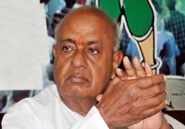 gowda sidesteps query on third front