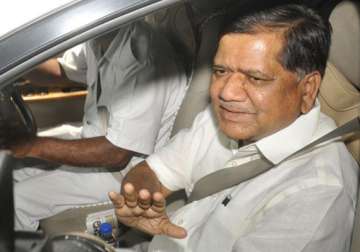 gowda resigns jagdish shettar to be new karnataka cm