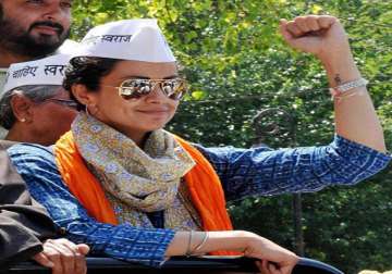 gul panag campaigns for amritsar aap candidate