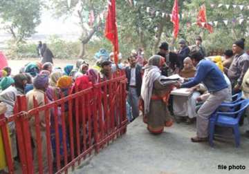 one woman dies as stampede breaks out during blanket distribution on mulayam singh yadav s birthday