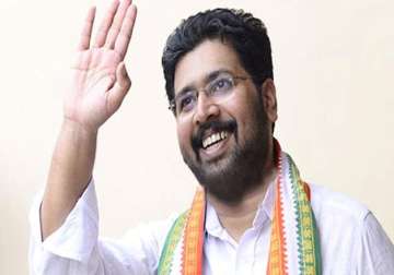 congress candidate in kerala dedicates win to late father