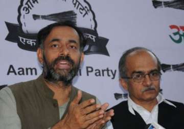 aap expels rebel leaders prashant bhusan yogendra yadav from party