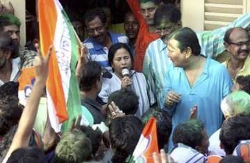 winds of change in bengal trinamool wins 7 seats cpi m draws blank