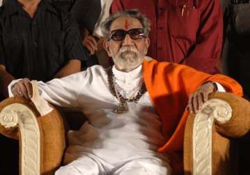 abusing bal thackeray is spitting at the sun saamana