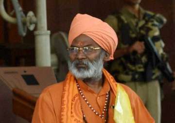 bjp slaps show cause notice on sakshi maharaj