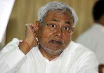 nitish kumar leaves for delhi with supporting mlas