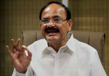 bihar govt not properly implementing central schemes venkaiah naidu