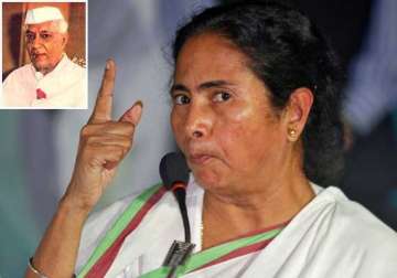 nehru wrote a book called freedom at midnight i learnt a lot after reading it says mamata banerjee
