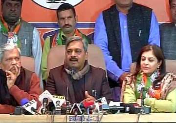 former aap leader shazia ilmi joins bjp