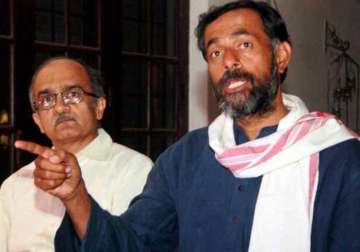 bhushan and yadav launch new group of aap rebels call it swaraj abhiyan