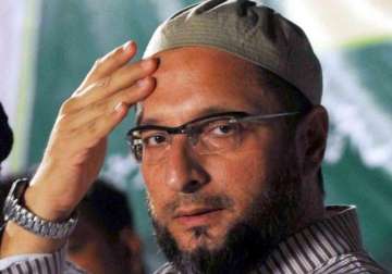 congress leader attack owaisi surrenders before police granted bail